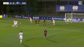 Découvrez les drôles de buts contre leur camp de Maelys Mpome, Céleste Boureille et Maelle Lakrar lors de la victoire 5-0 de l'Olympique Lyonnais Féminin sur Montpellier Féminin en novembre 2023.