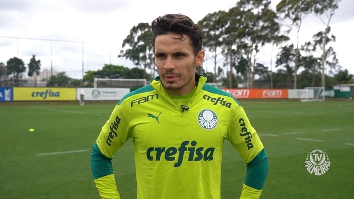 Raphael Veiga comenta sobre parceria com Scarpa e sobre boa fase do Palmeiras