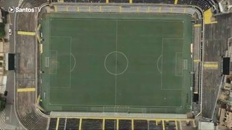 Il trono del Re Pelé è stato posizionato al centro del campo della Vila Belmiro durante questo 23 ottobre, la data di compleanno del più grande atleta di tutti i tempi.