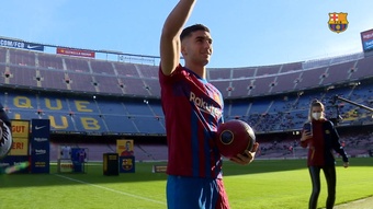 Ferran Torres has been officially presented at the Camp Nou. DUGOUT