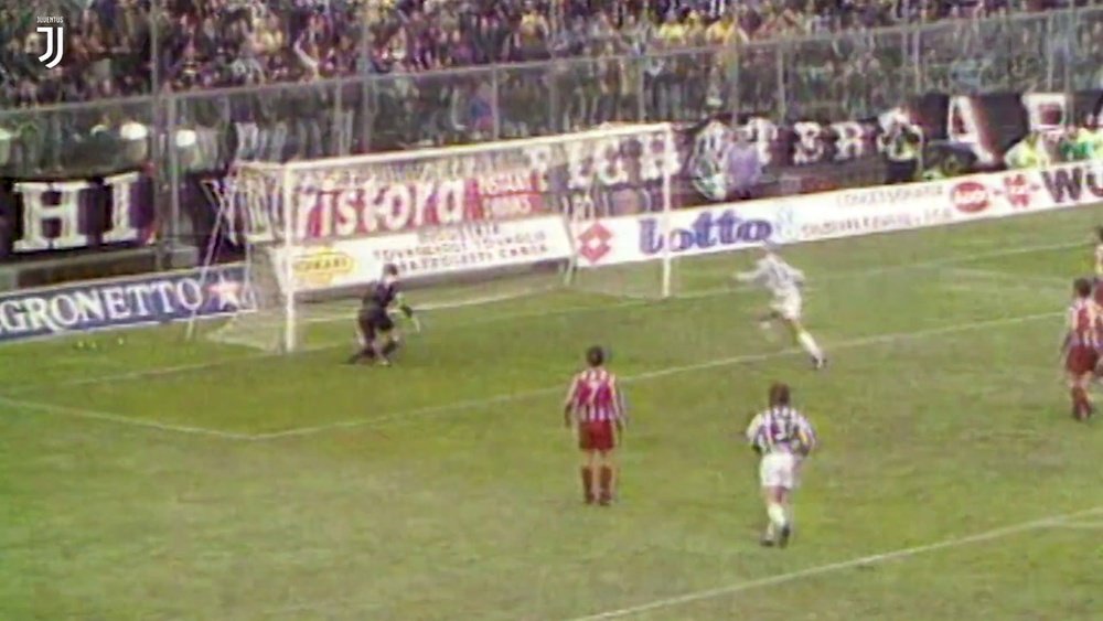 Le but magnifique de Gianluca Vialli contre Cremonese. DUGOUT