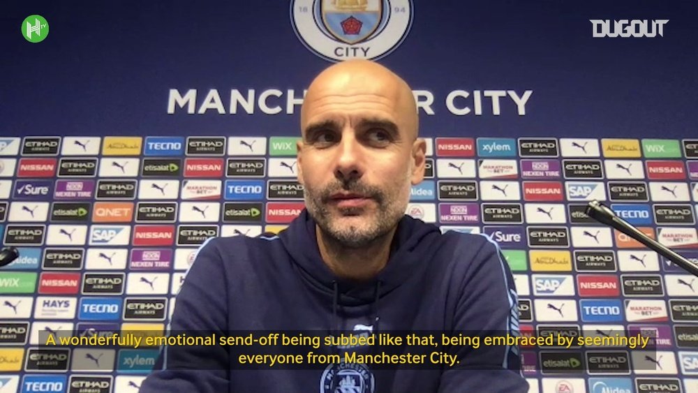 Guardiola: We just wanted to thank David Silva for what he's done. DUGOUT