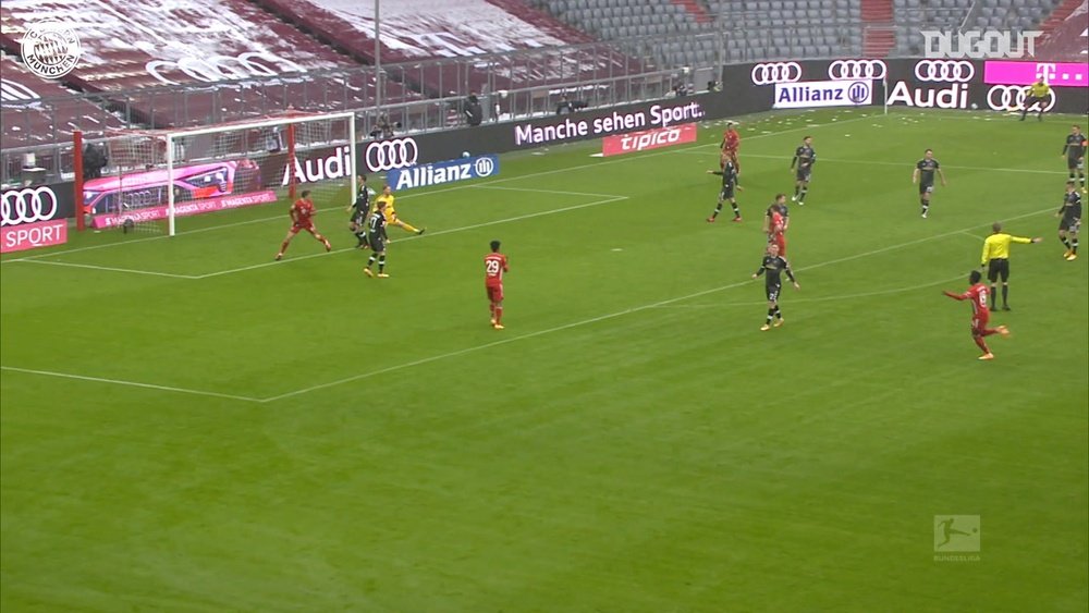 Muller and Lewandowski scored as Bayern beat Freiburg in the snow. DUGOUT