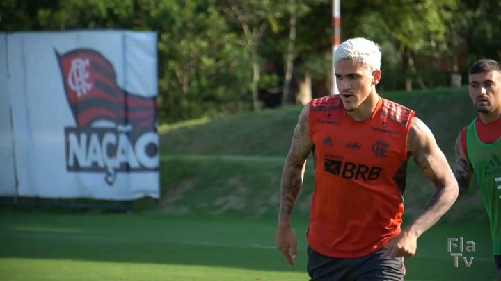 Arrascaeta e Filipe Luís treinam normalmente com grupo do Flamengo