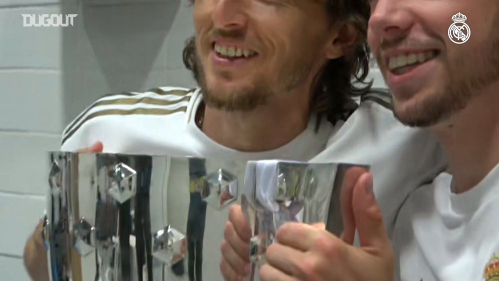 Les images de la célébration dans le vestiaire du Real Madrid. Dugout