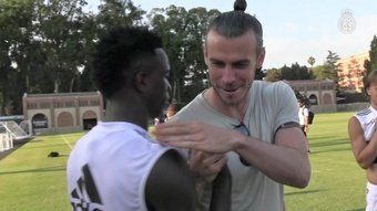Bale meets ex-teammates. DUGOUT
