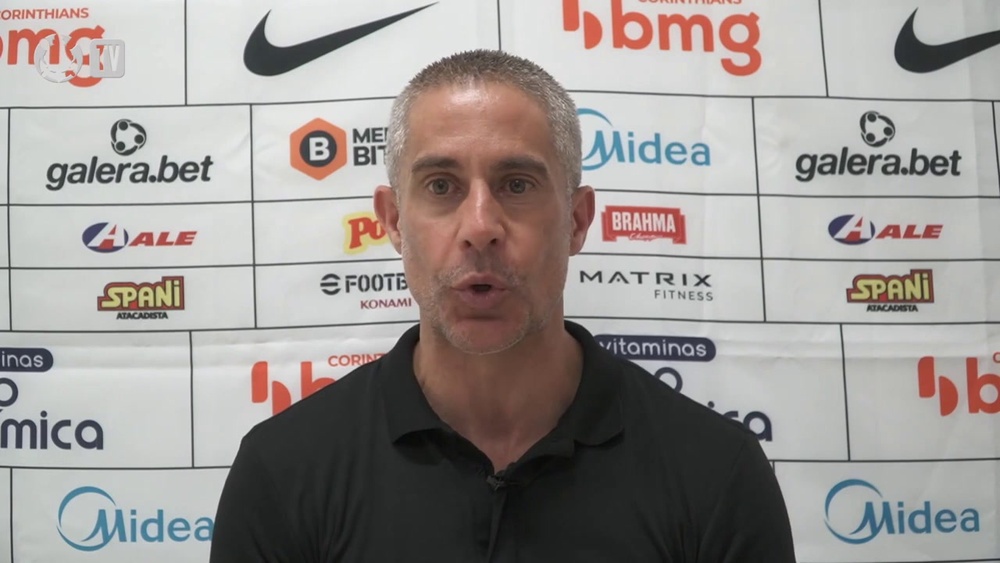 Sylvinho fala sobre a dificuldade ofensiva do Corinthians. DUGOUT