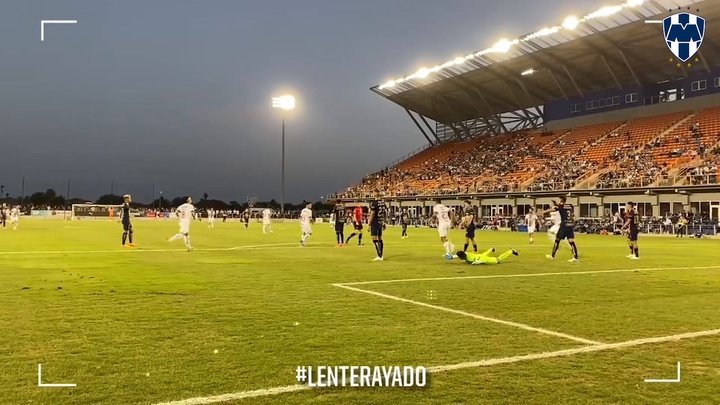 VÍDEO: el 'Poncho' González aprovechó el error del portero para adelantar a Monterrey