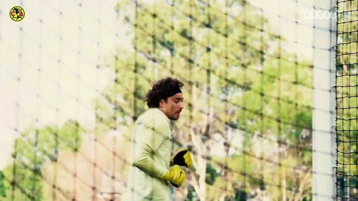 VIDEO: Ochoa’s goalkeeper training
