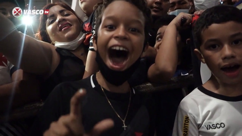 Torcida recebe Vasco com muita festa no Maranhão; veja os bastidores da chegada. DUGOUT