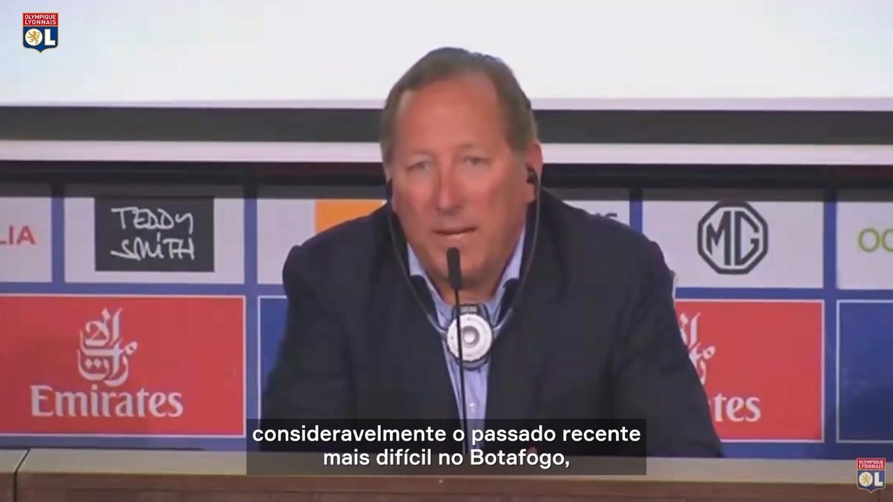 Jonh Textor em coletiva de imprensa.Dugout