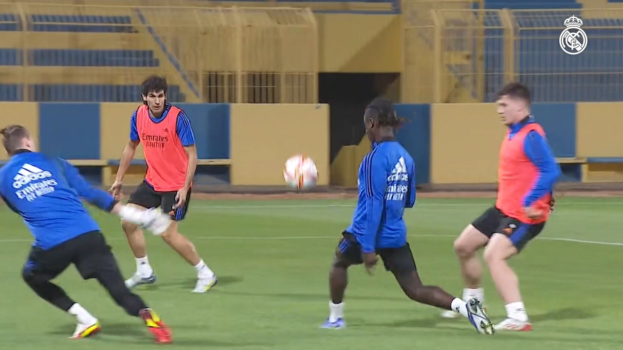 ï»¿VIDEO: Eduardo Camavinga gets prepared for Super Cup final