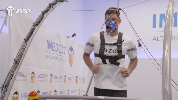 VÍDEO: Cenk Özkacar conoce Mestalla
