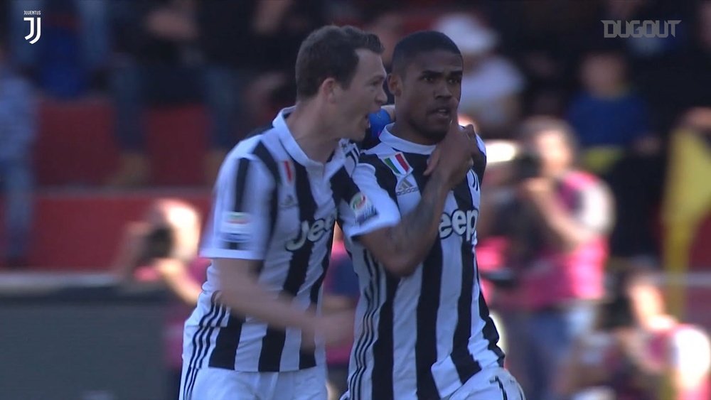 VIDEO: Douglas Costa's amazing goal Vs Benevento. DUGOUT
