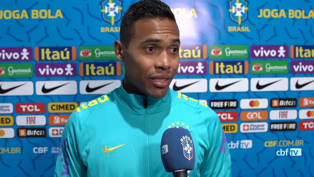 Alex Sandro evita pensar em presença na Copa do Mundo. DUGOUT