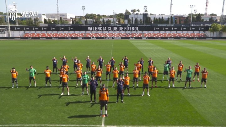 Valencia faz ato em apoio a Diakhaby: 