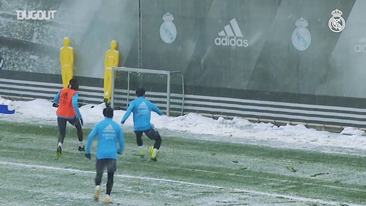 VIDEO: Snowy training session at Real Madrid City