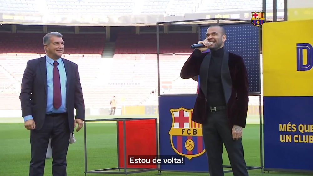 Trecho da apresentação oficial de Daniel Alves. DUGOUT