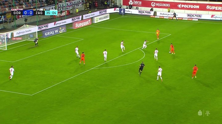 VIDÉO : Un joueur élimine deux défenseurs et marque un superbe but en Pologne !