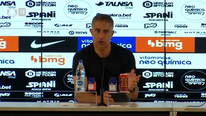 Sylvinho fala sobre Paulinho: “Não sei se tem condições de começar o jogo”