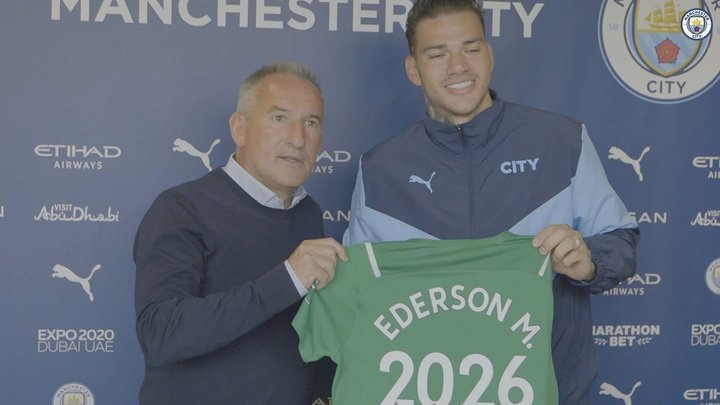 VÍDEO: Ederson vibra com novo contrato até 2026 no Manchester City