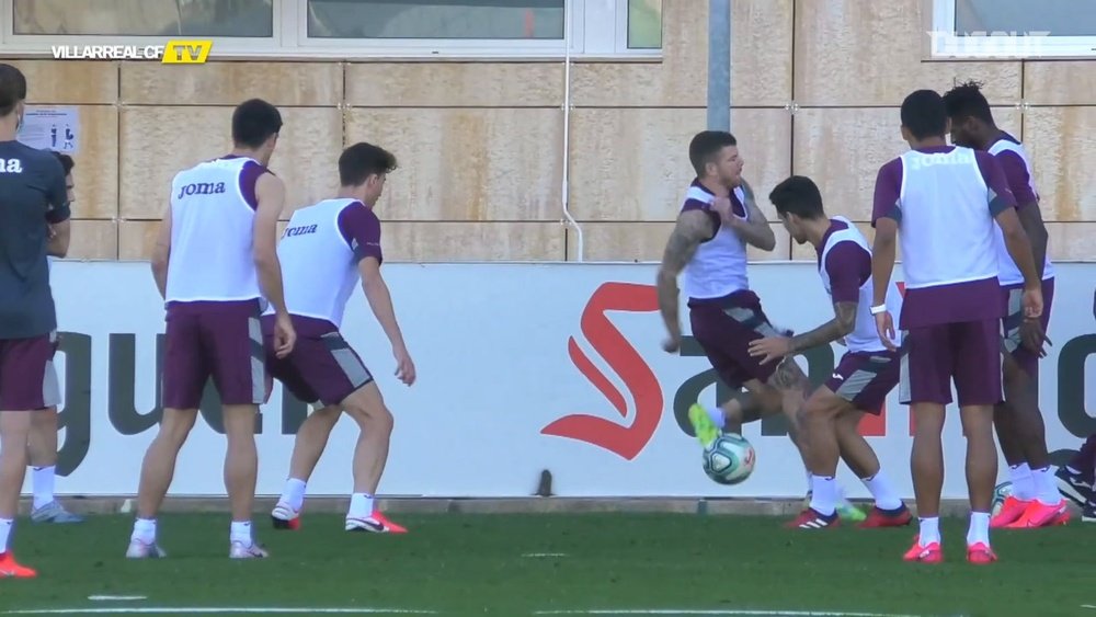 VIDEO: Alberto Moreno’s roulette skill during a rondo. DUGOUT
