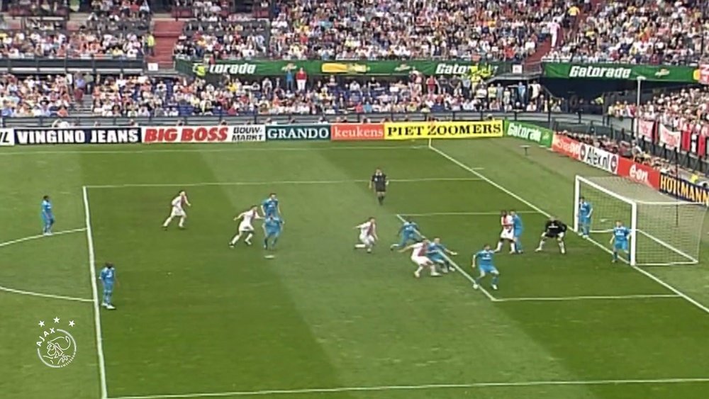 Klaas-Jan Huntelaar gave Ajax the 2006 KNVB Cup against PSV. DUGOUT