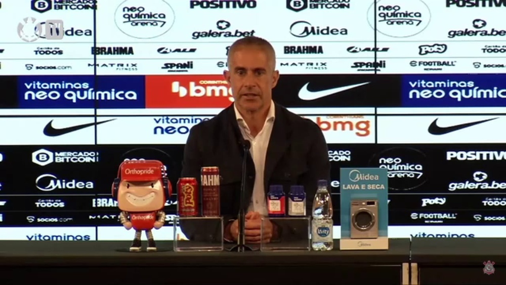 Sylvinho fala da situação física de Willian. DUGOUT