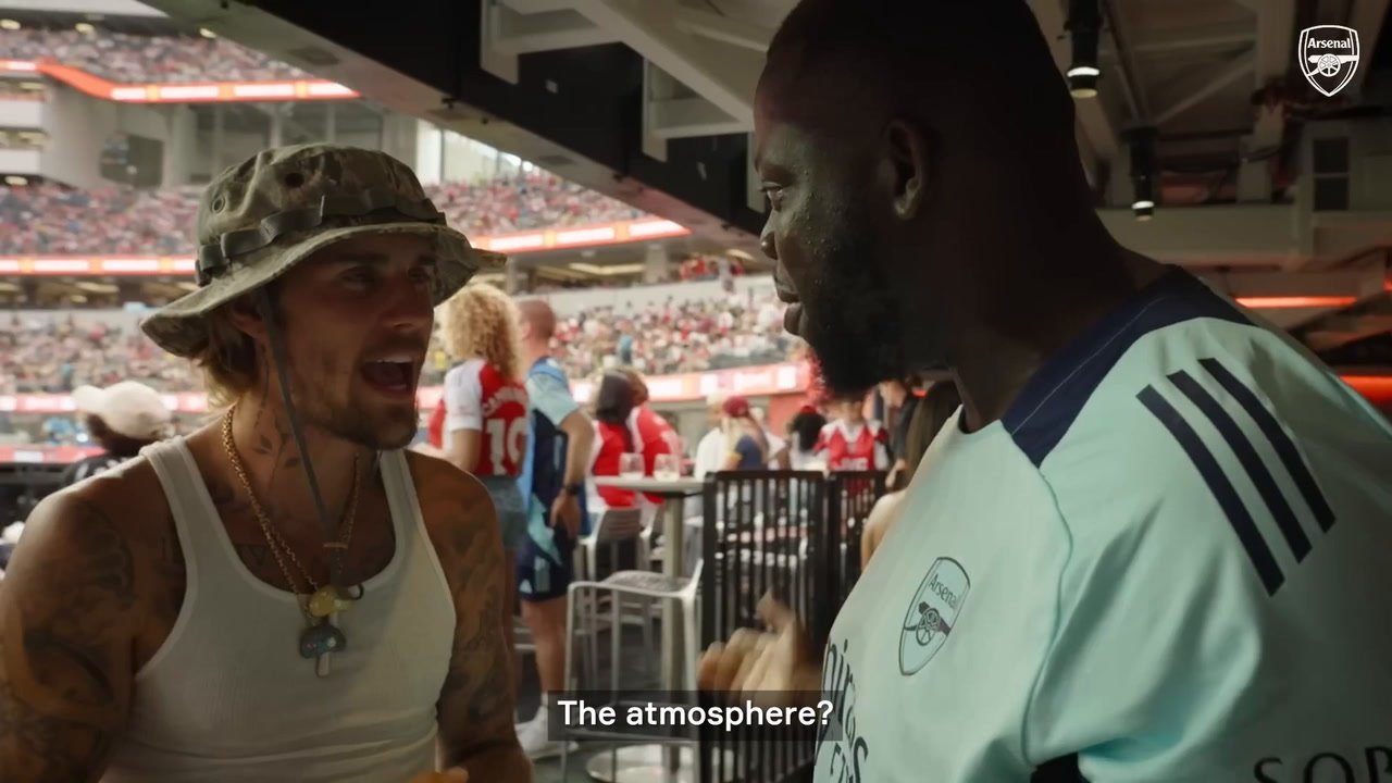 Justin Bieber went to watch the friendly between Arsenal and Man United in Los Angeles. DUGOUT