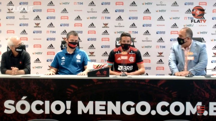 Isla revela conversa com Vidal antes de assinar com o Flamengo