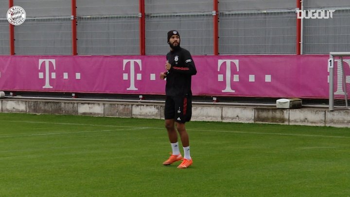 VIDEO: Choupo-Moting and Douglas Costa take part in FC Bayern training