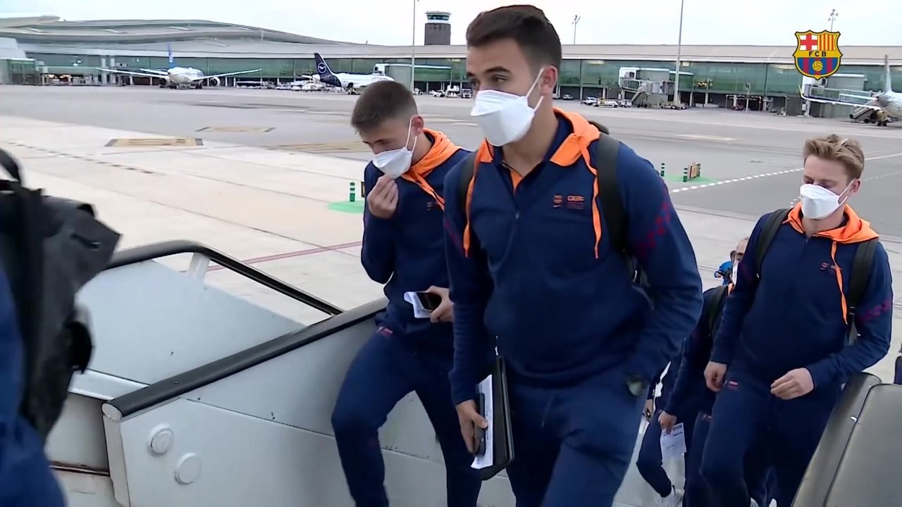 VIDEO: FC Barcelona's squad head to Elche after a light training session