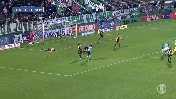 VÍDEO: dejó por los suelos al defensa y empató el partido para Chapecoense