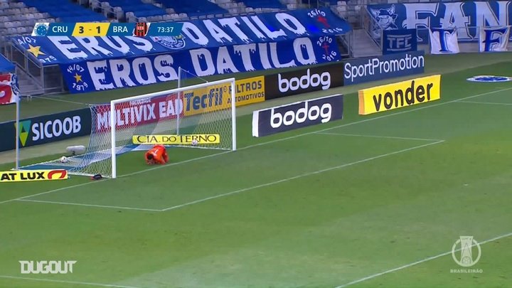 VIDEO: il pazzesco gol da centrocampo di Rafael Sóbis