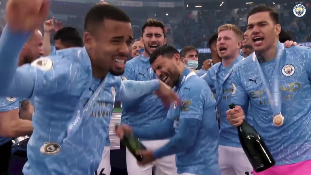 El City homenajeó a Gabriel Jesús. DUGOUT
