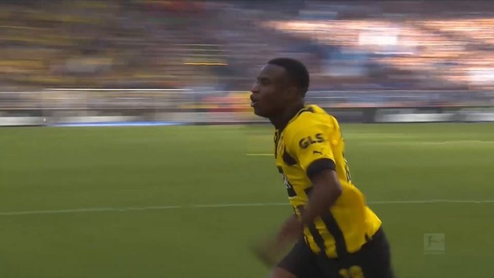 VIDÉO : But de Moukoko et Dortmund remporte le derby
