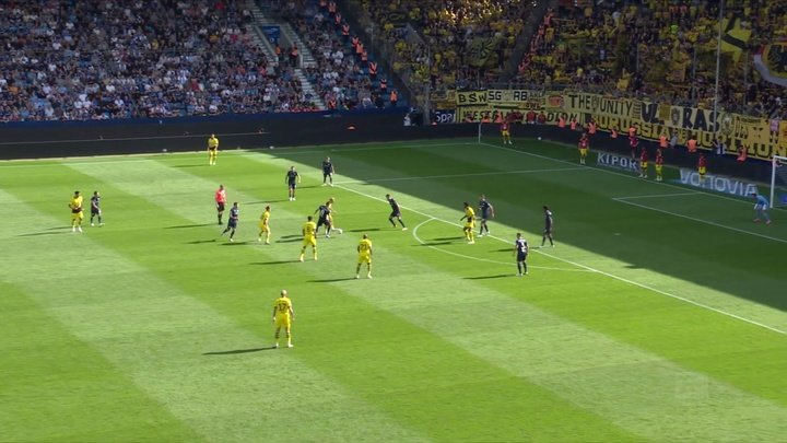 VIDÉO : Dortmund sauvé par le  superbe but de Malen contre Bochum