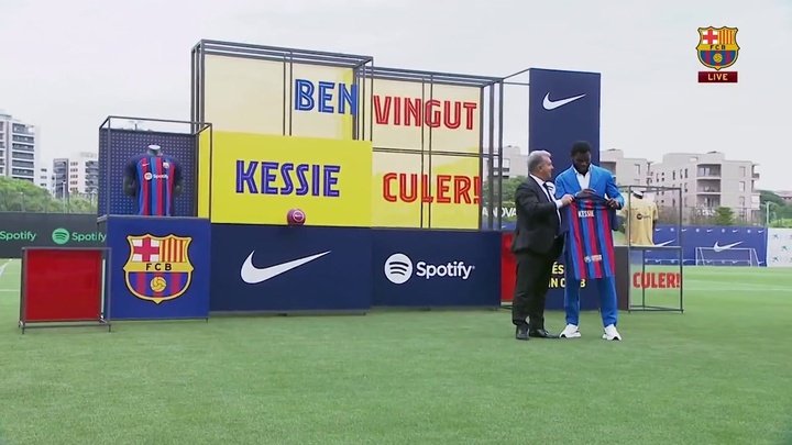 L'officialisation de Franck Kessie au FC Barcelone .dugout