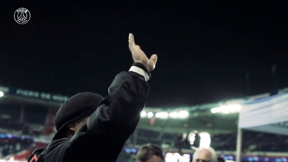 Le retour de Ronaldinho au Parc des Princes. Dugout