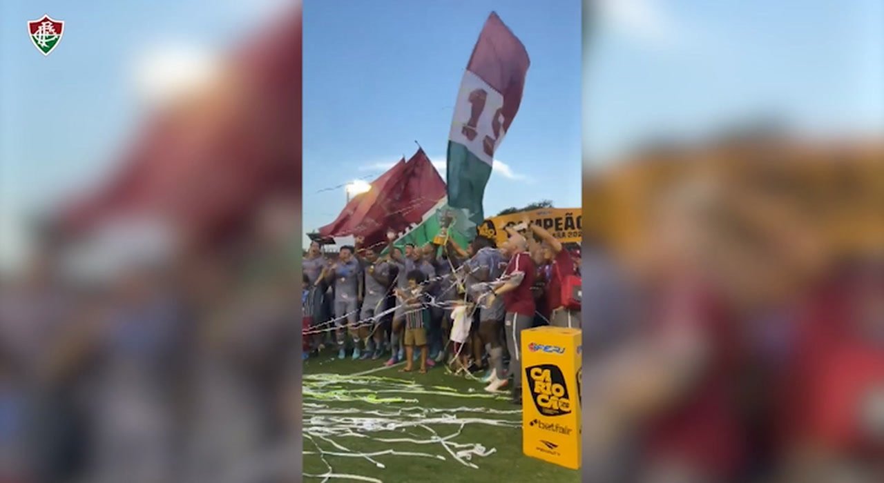 Veja a festa dos jogadores com o troféu da Taça Guanabara, conquistada em Volta Redonda.