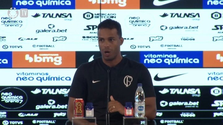 Fernando Lázaro afasta a possibilidade de ser efetivado no Corinthians