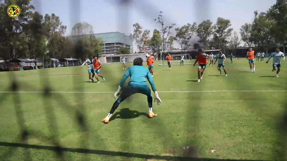 Club America prepare for their upcoming 2022 Clausura game against Toluca. DUGOUT