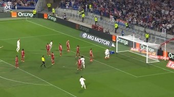 L’Olympique Lyonnais s’est imposé 4-3 contre Brest après avoir été mené 3-1 à la 70e minute de jeu. Voici le résumé vidéo de la rencontre.
