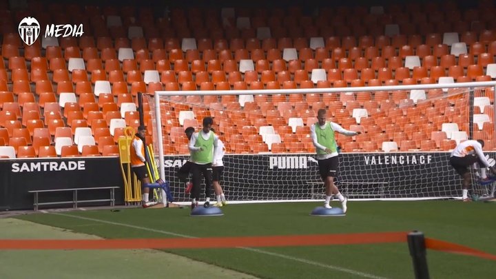VÍDEO: el Valencia se entrenó en Mestalla en la previa del derbi