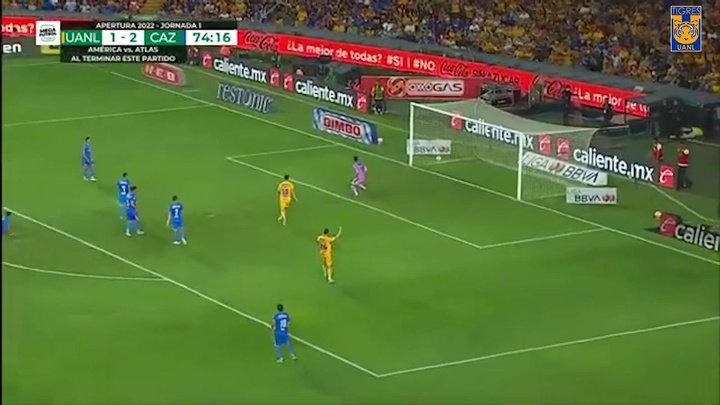 Cruz Azul's GK made a huge blunder which led to Tigres levelling. DUGOUT