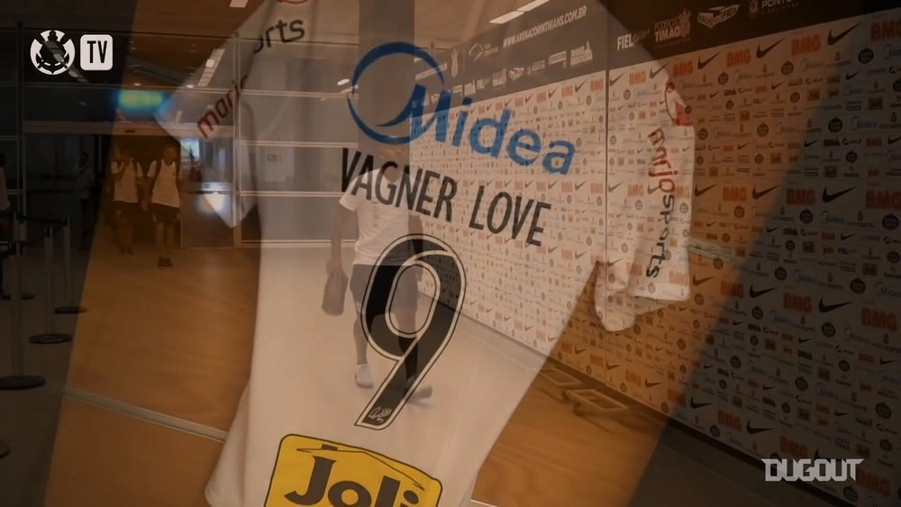 Vagner Love, aos 35 anos, teve acordo por rescisão de contrato com o Corinthians. DUGOUT