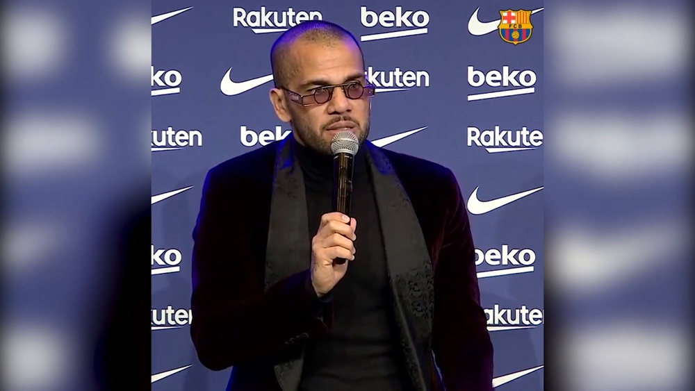 Daniel Alves fala sobre as chances de voltar a vestir a camisa da seleção. DUGOUT
