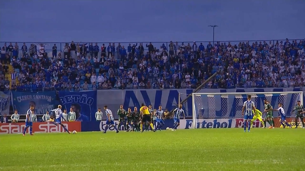 Check out the best three goals from the Matchweek 14 of the 2022 Brasileirão Série A, featuring Jean Pyerre (Avaí), Romarinho (Fortaleza) and Hugo Moura (Athletico-PR).