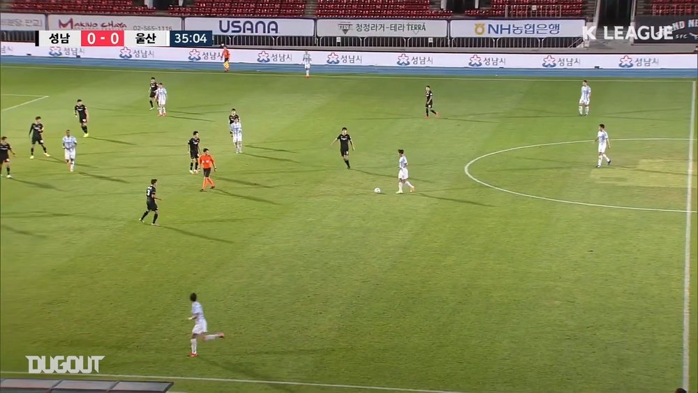 Junior Negao scored twice in Ulsan's 1-2 win at Seongnam. DUGOUT