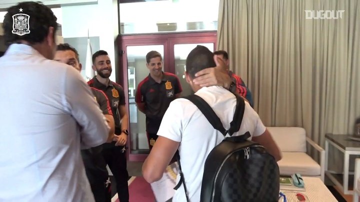VÍDEO: Retorno emocionante de Santi Cazorla à seleção espanhola